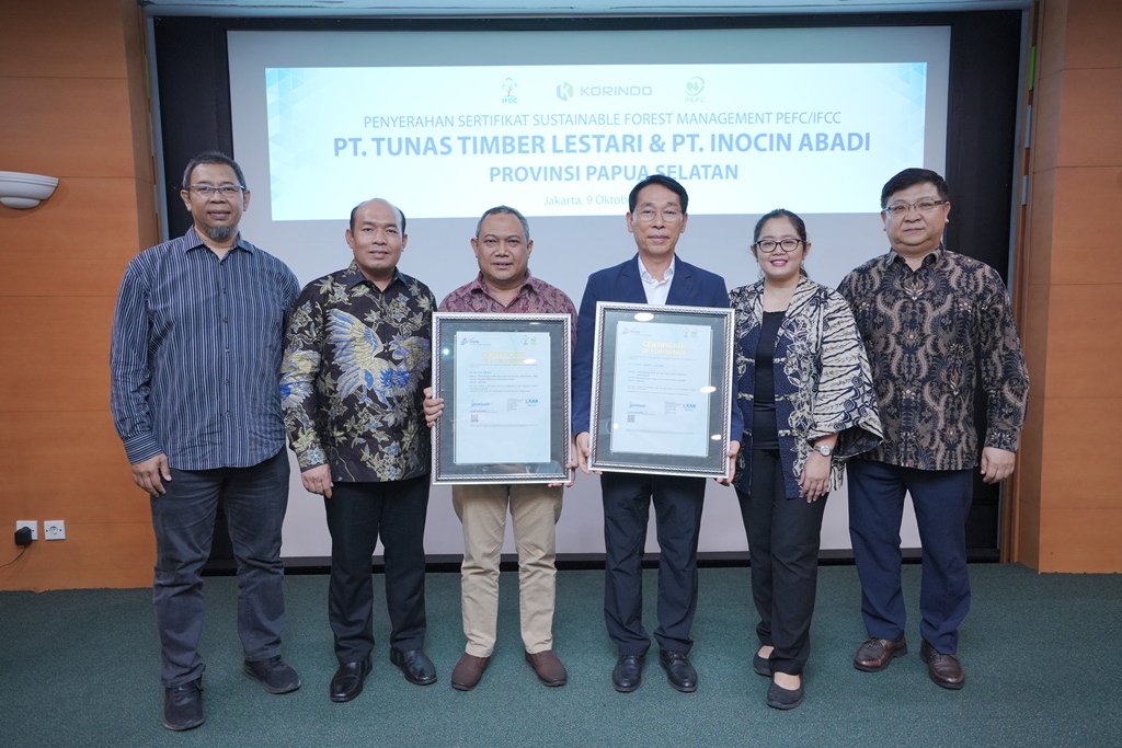 PT Tunas Timber Lestari dan PT Inocin Abadi Raih Sertifikasi Sustainable Forest Management IFCC